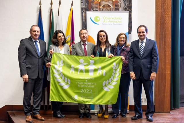 Entrega de banderas en Coimbra.