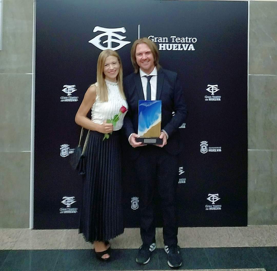 Con su esposa Inma recogiendo el premio BUENA GENTE de Huelva 2022