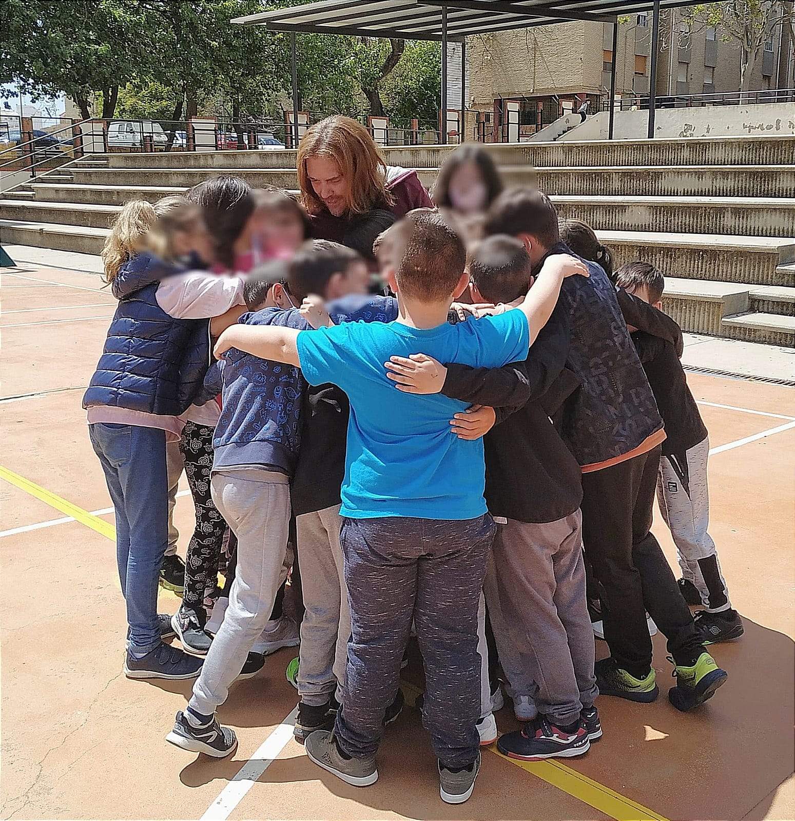 Con sus alumnos el día de su despedida
