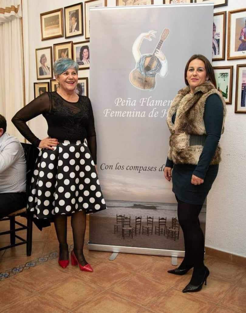 En la Peña femenina junto a su sobrina Trini Jara en la presentación del último disco