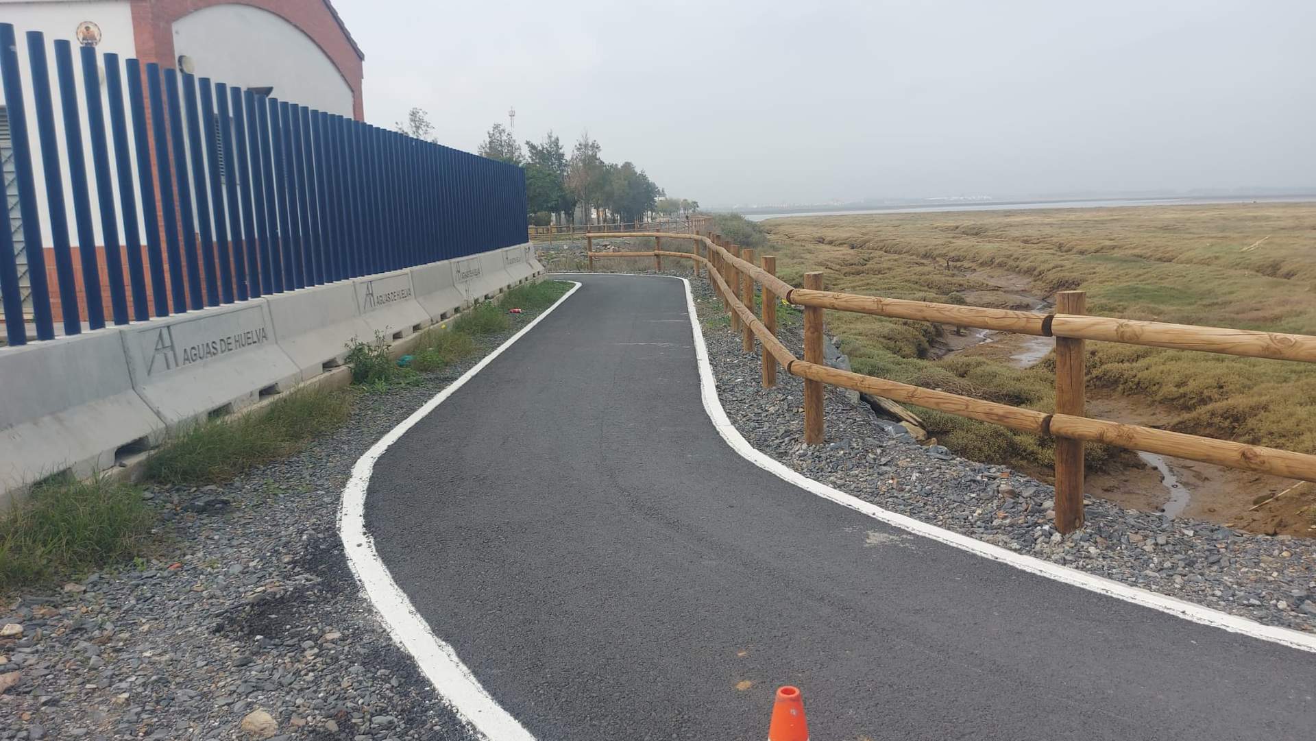 Zona anterior, a apenas 10 metros, pintada con normalidad