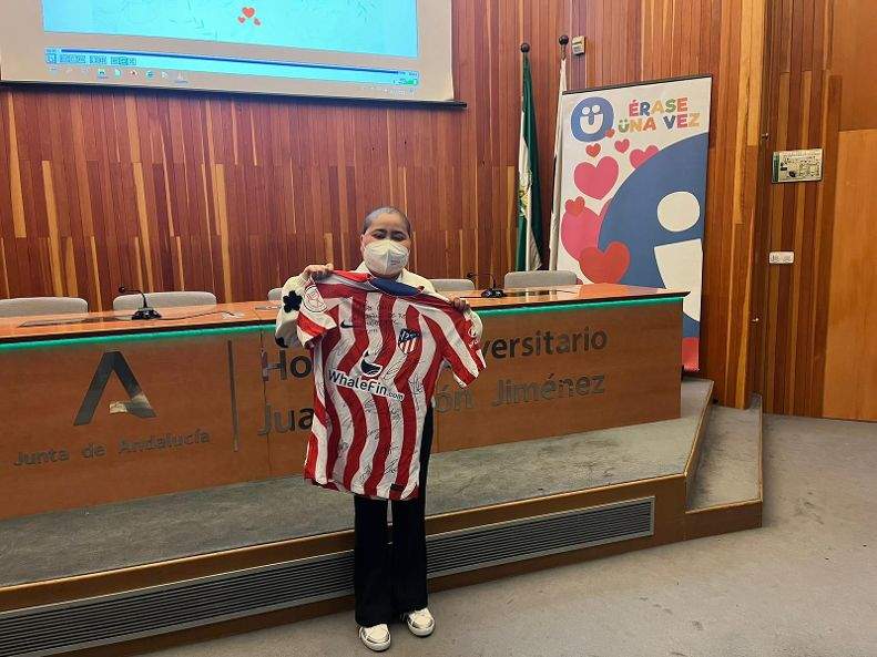 Paula, con su recién estrenada camiseta
