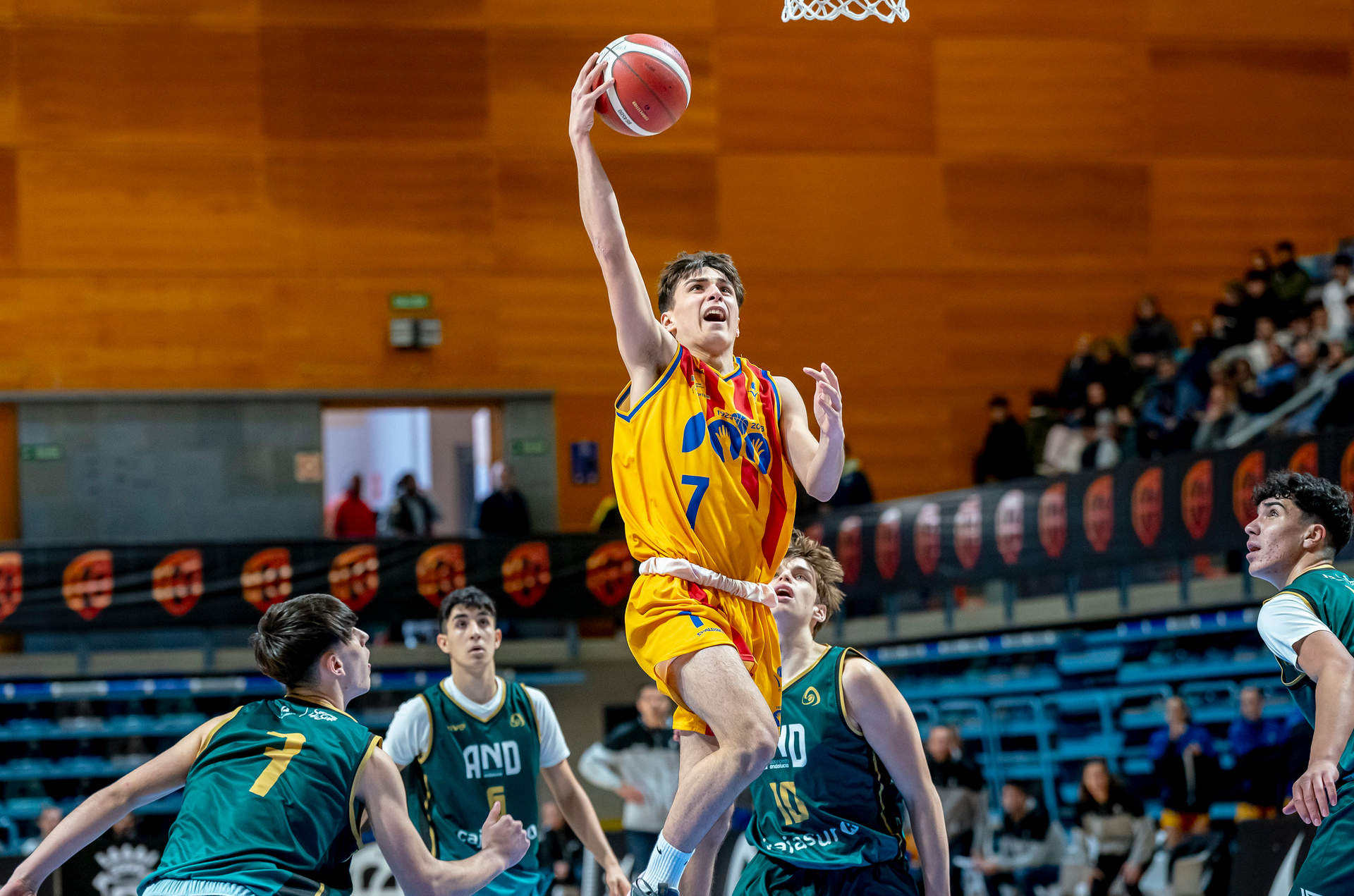 Lance de la final cadete entre Cataluña y Andalucía.