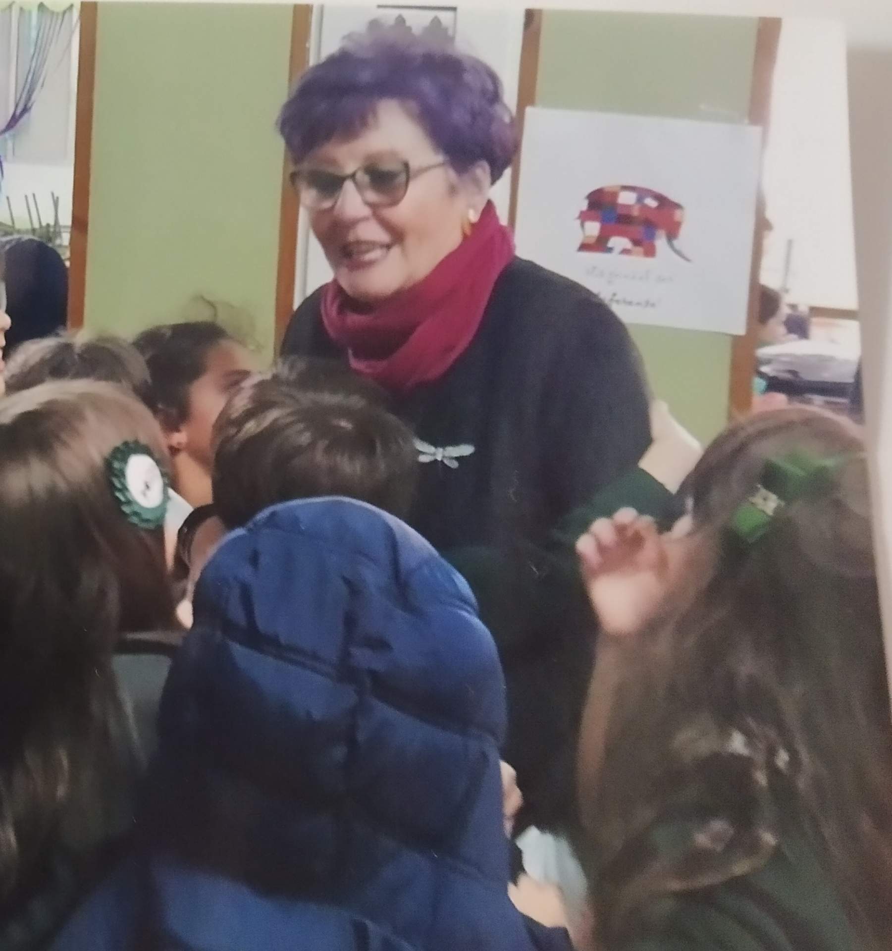 Lola con sus alumnos en el colegio Juan Luis Vives