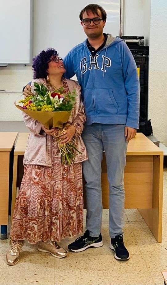 Junto con Borja uno de sus protagonistas de su libro ´Enriqueta´ que sufre autismo y que le acompaña en todas las presentaciones