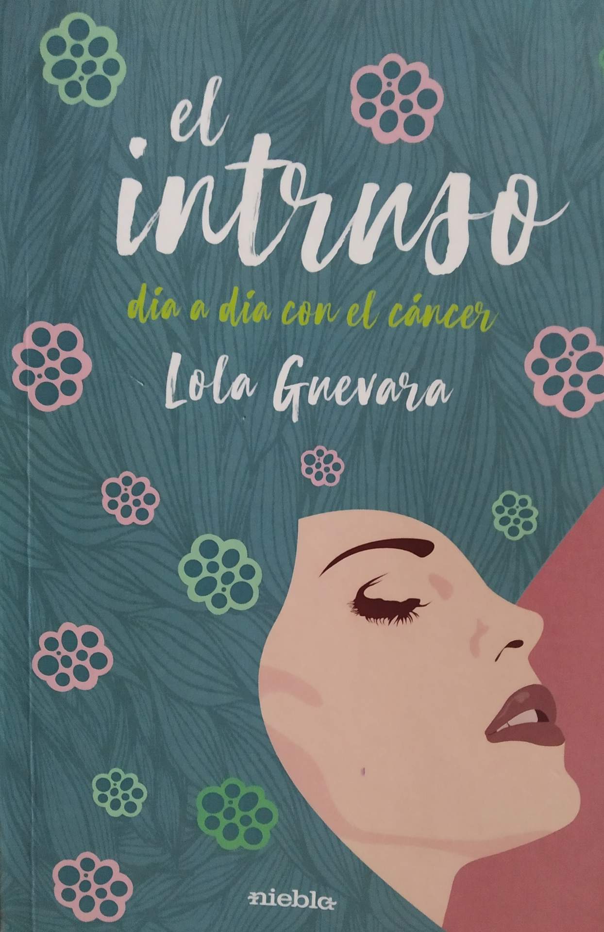 Portada de su primer libro ´El Intruso´