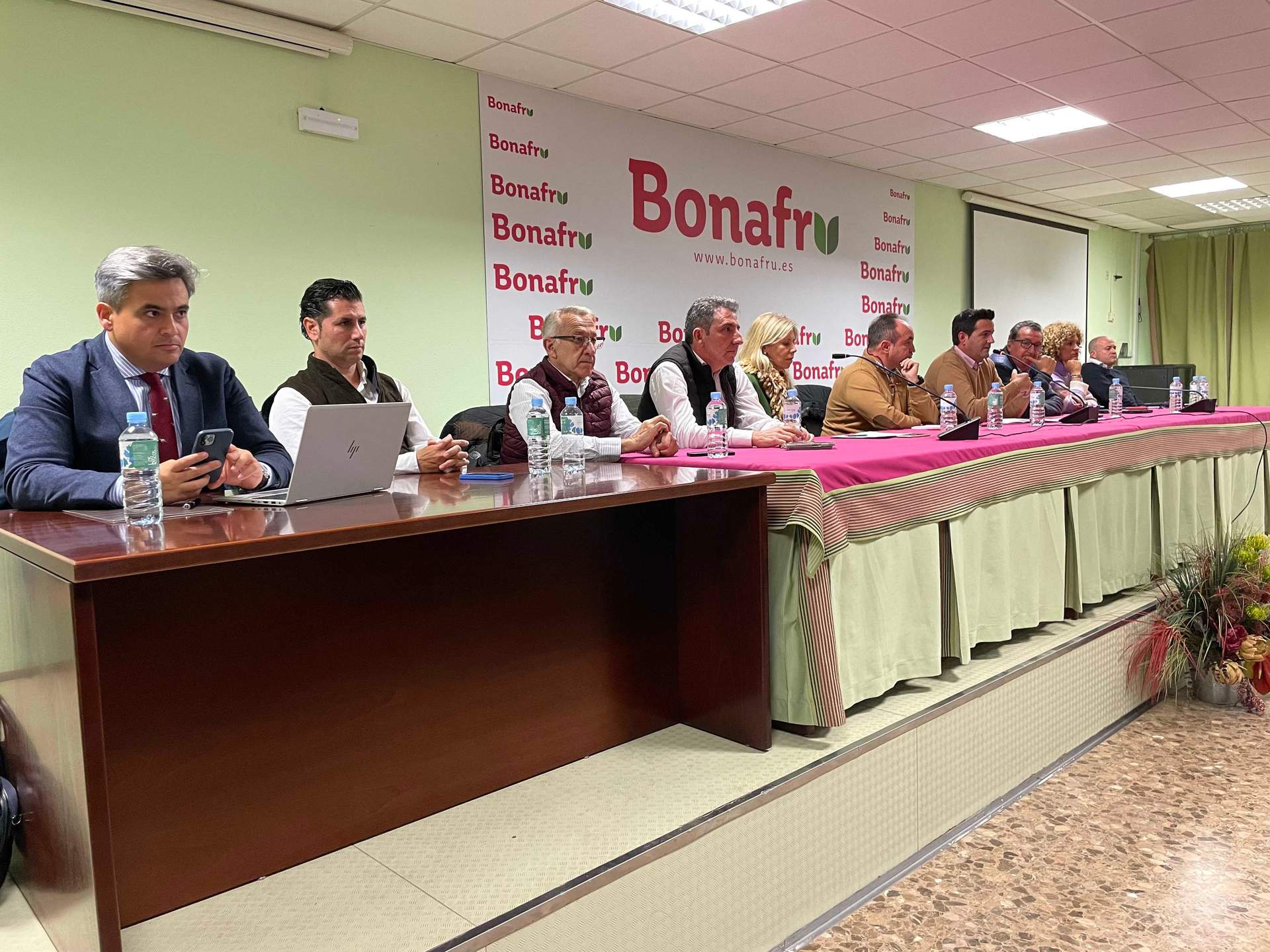 Mesa presidencial de la asamblea