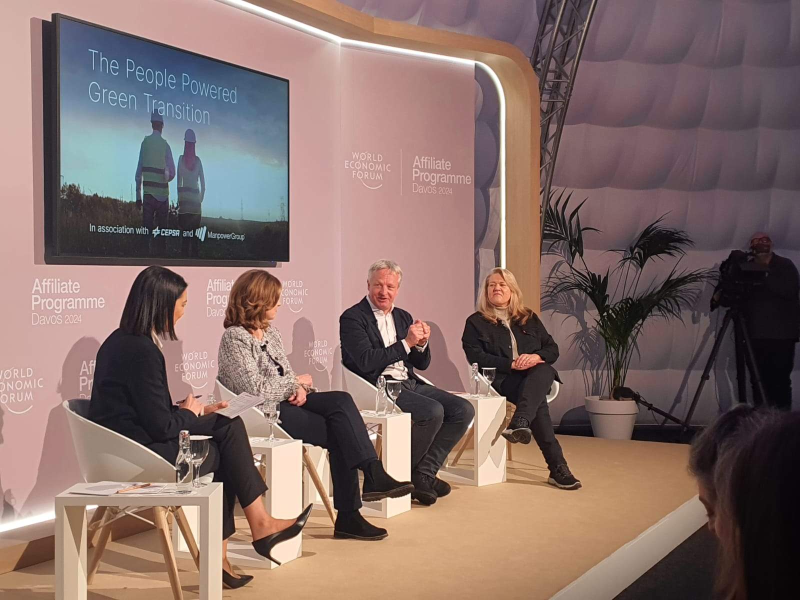 Davos - Presentación informe Cepsa y Manpower
