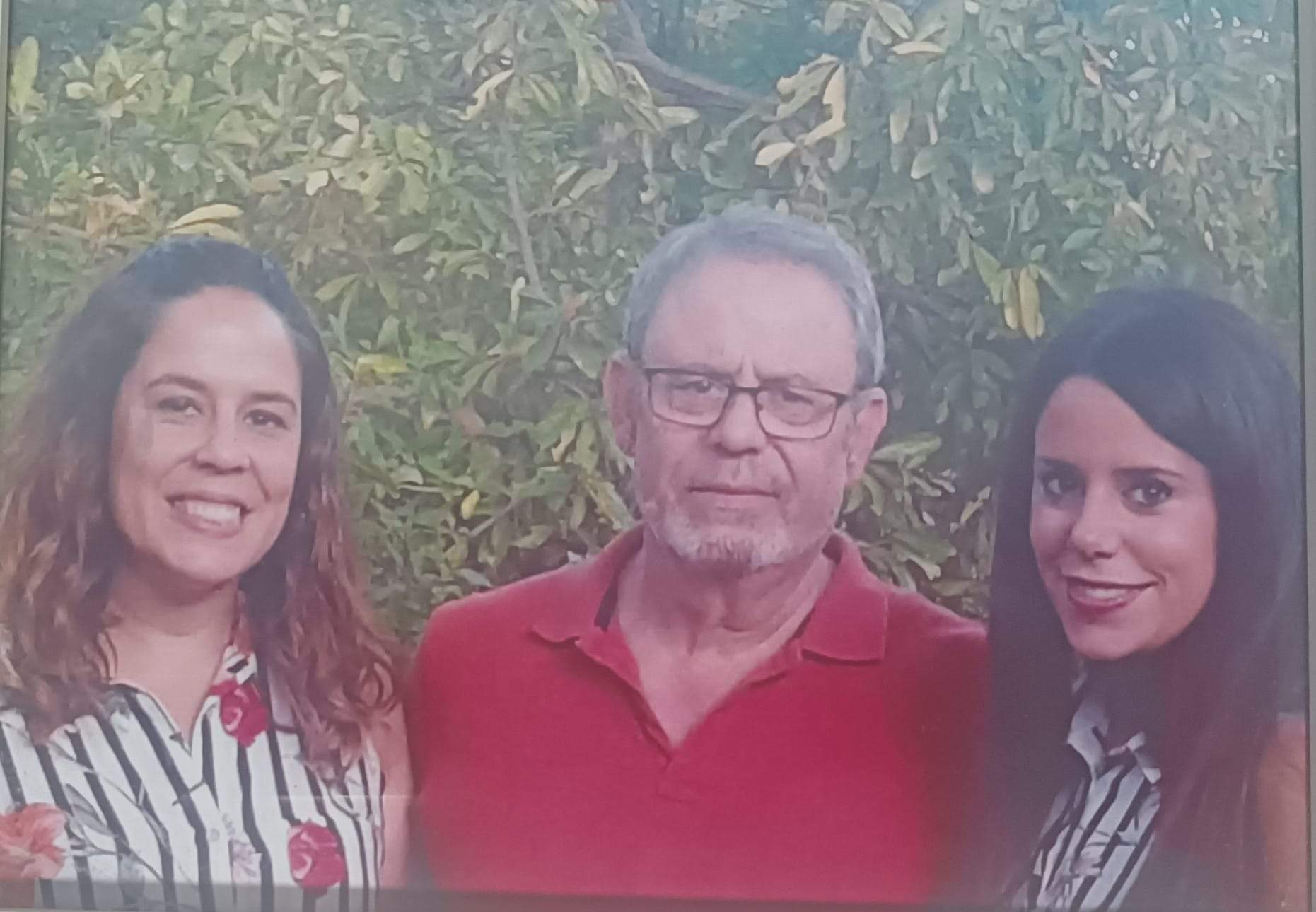 En compañia de sus hijas Ana y Rocío