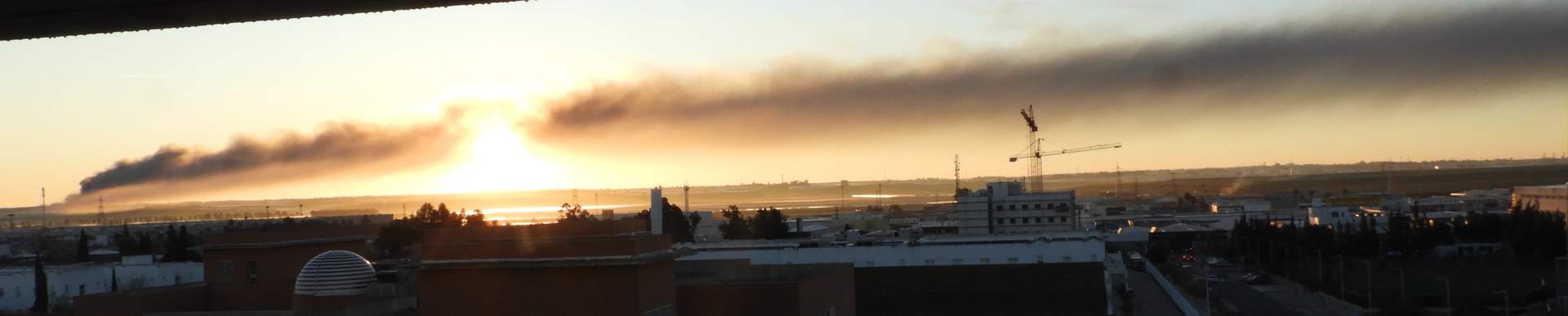 Foto de la pluma del incendio tomada desde la UHU por responsables del CIQSO.