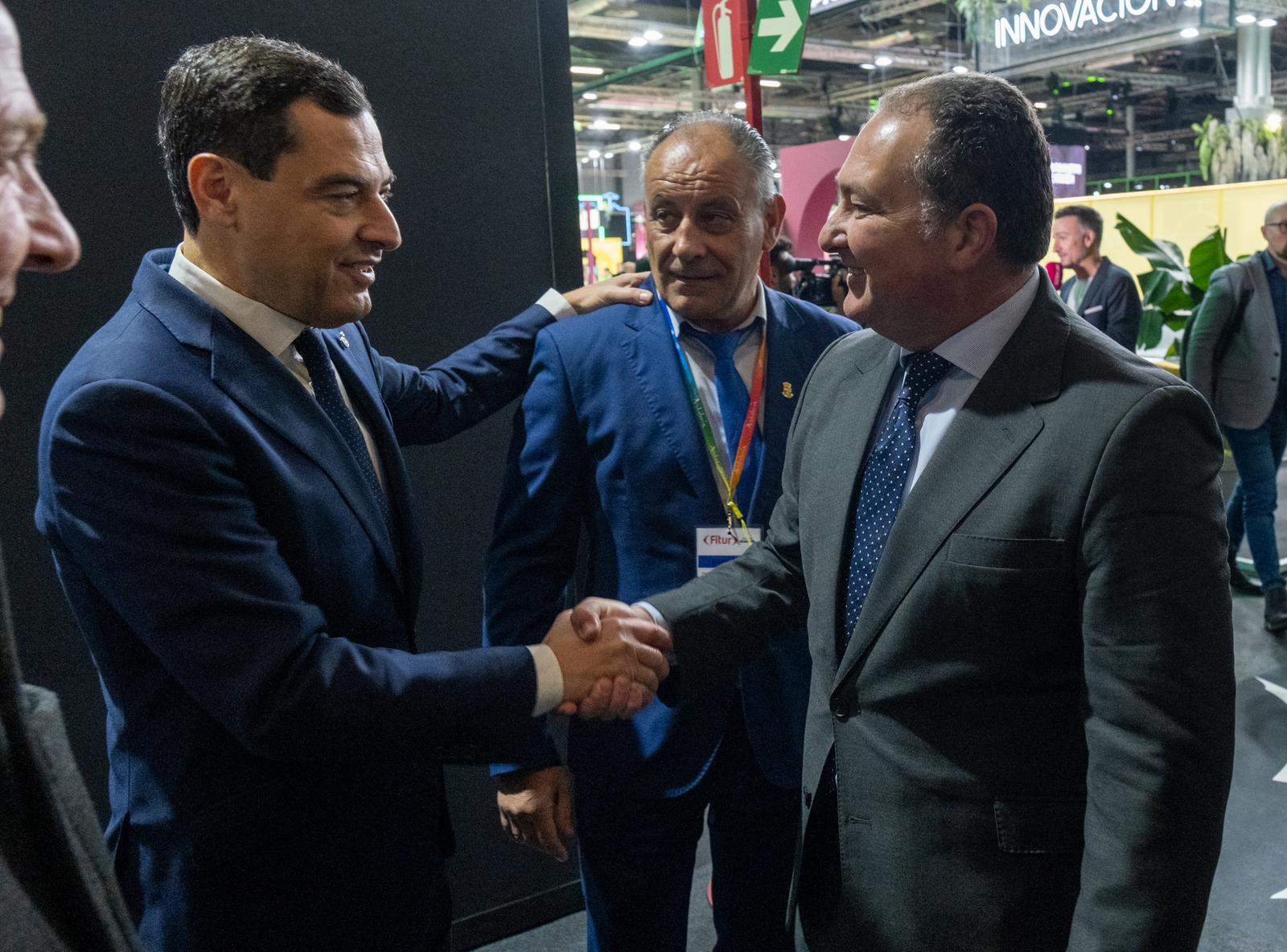 David Toscano saluda al presidente andaluz