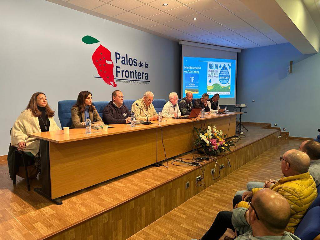 Mesa presidencial de la asamblea de regantes