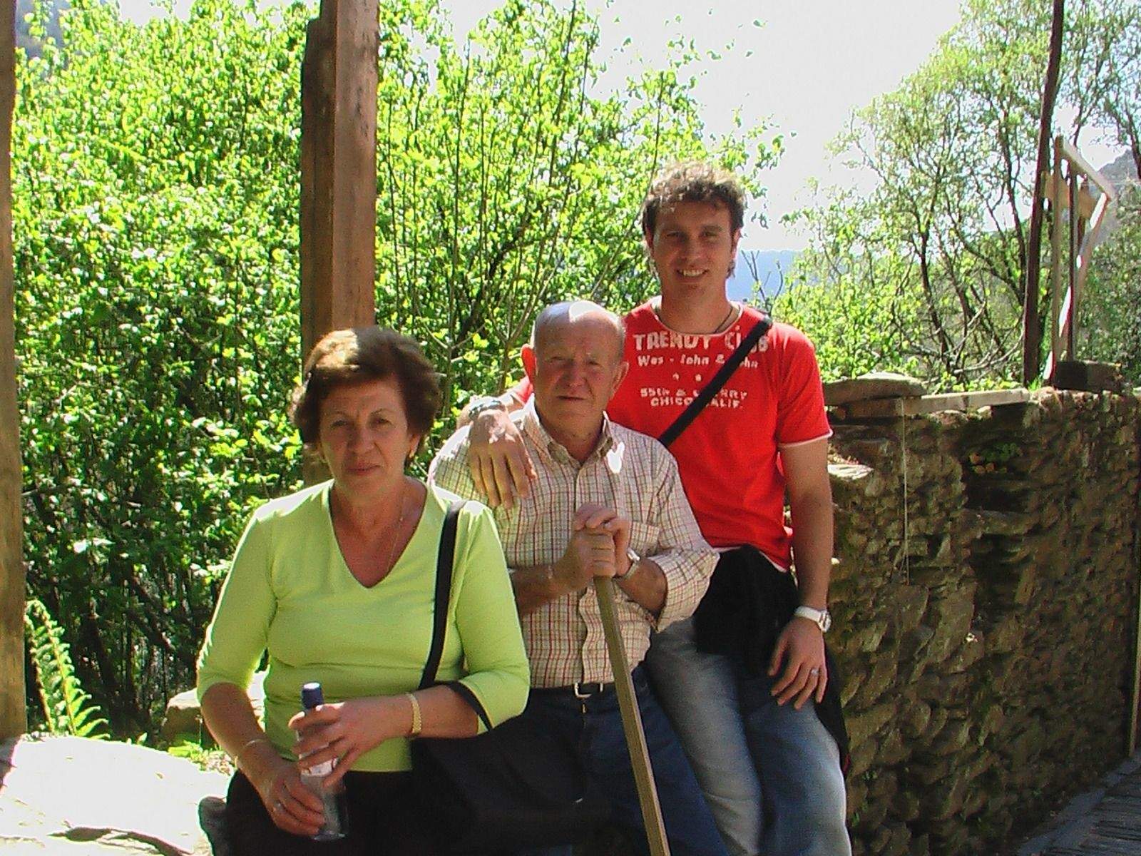 Con sus padres, Luciano y Ana