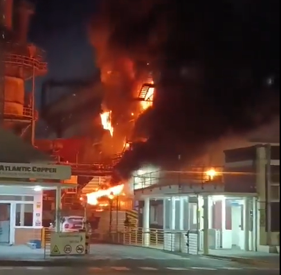 Momento del incendio en la planta de Atlantic Copper