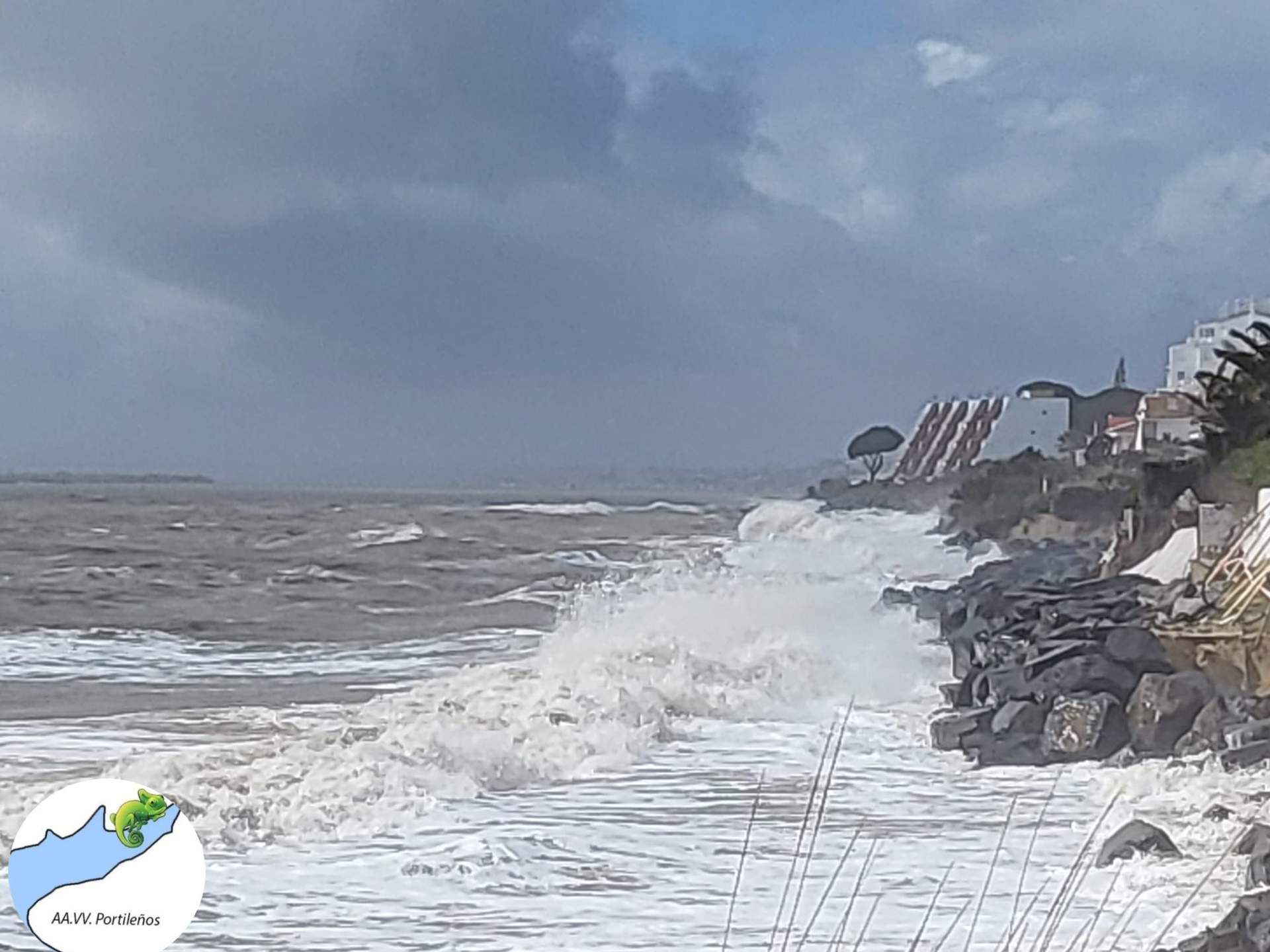 El mar asediando nuevamente la zona de El Portil