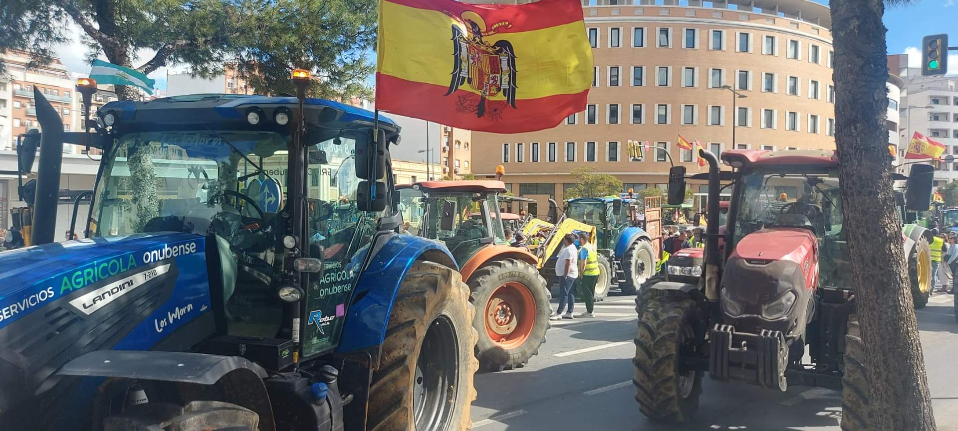 Tractorada en la zona del Mercado del Carmen