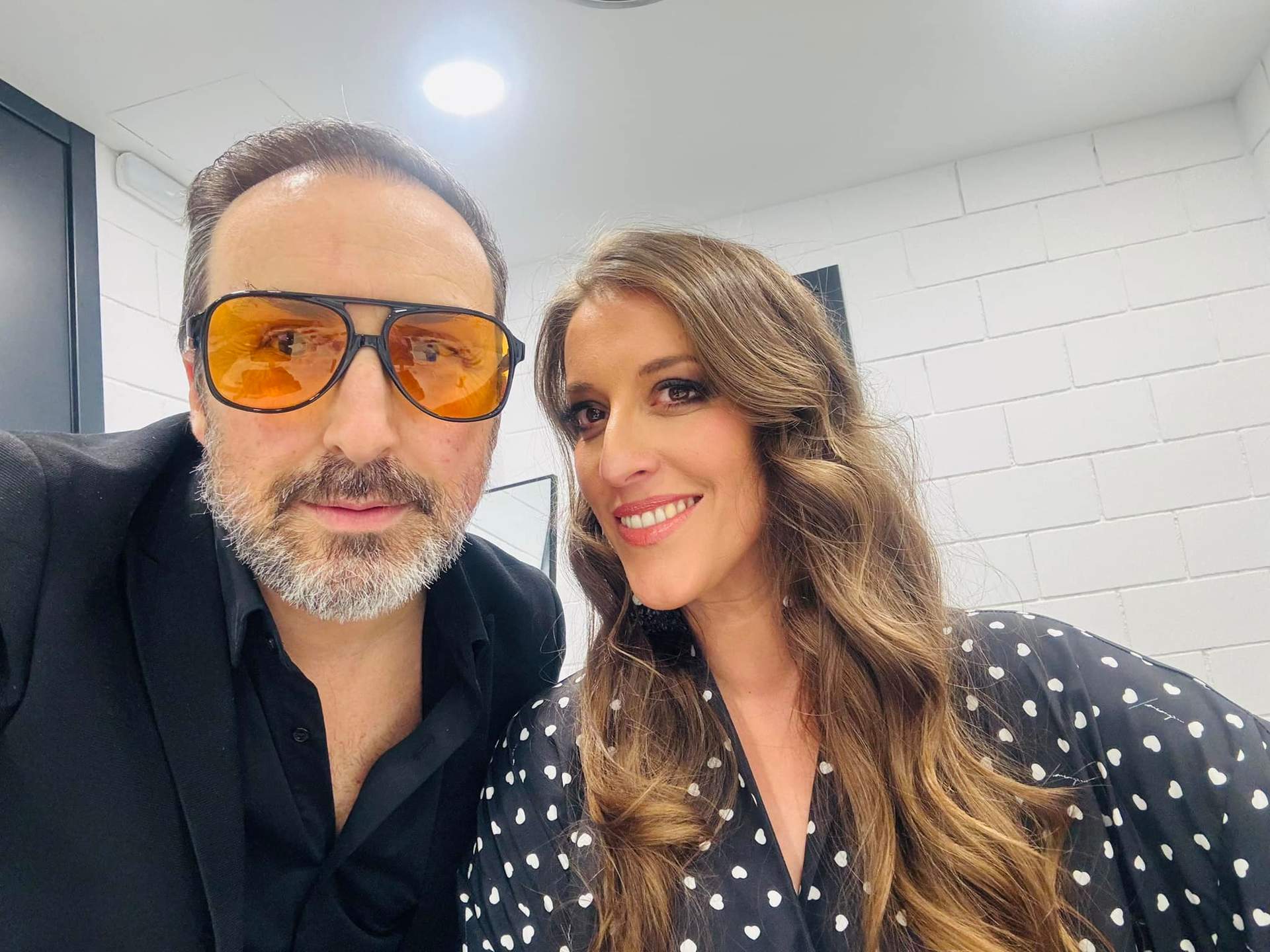 Junto a Luismi, su pareja y manager