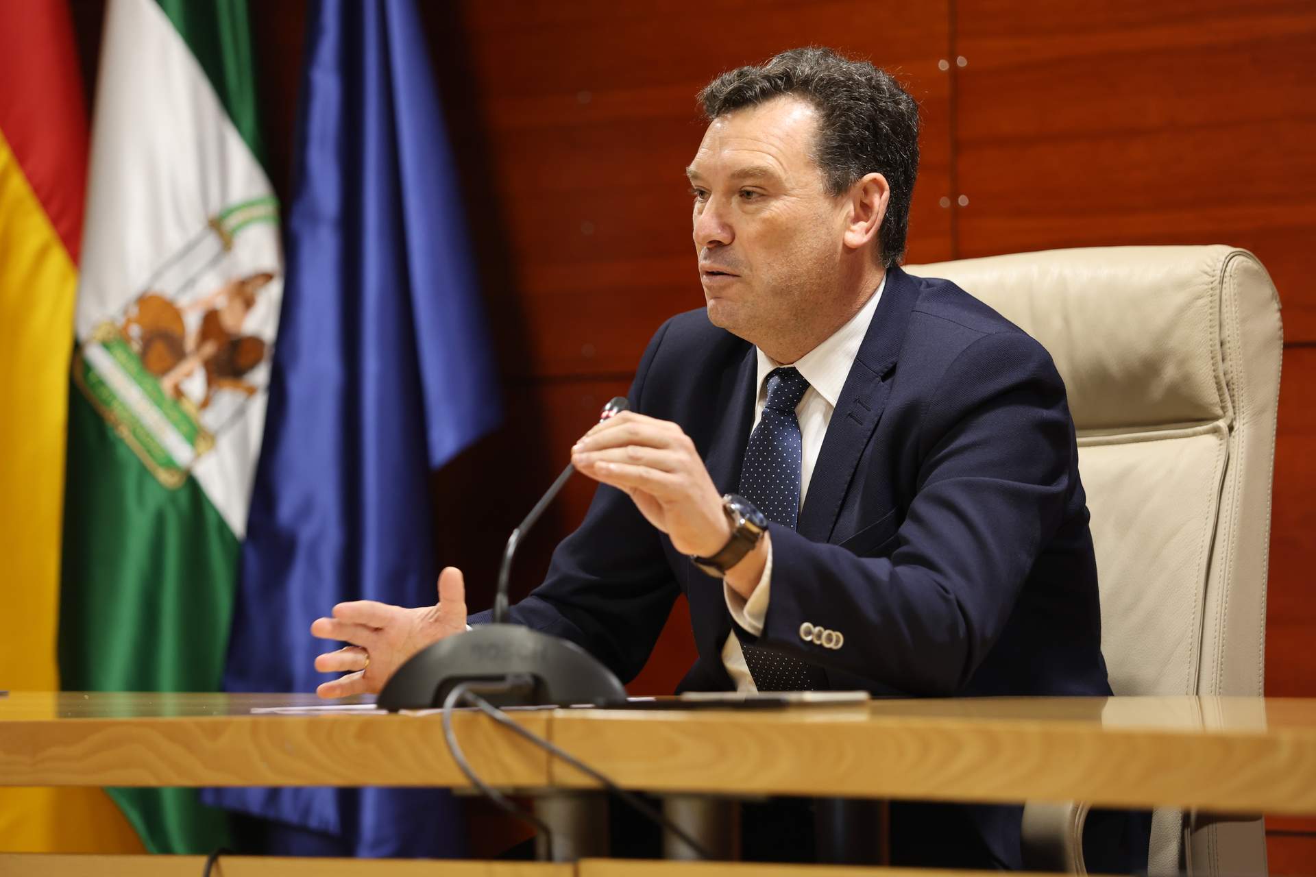 El presidente del Puerto de Huelva, Alberto Santana, en la presentación del balance