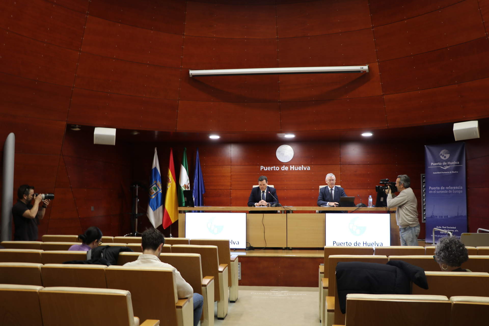 Santa y el director del Puerto, Alvarez Osorio
