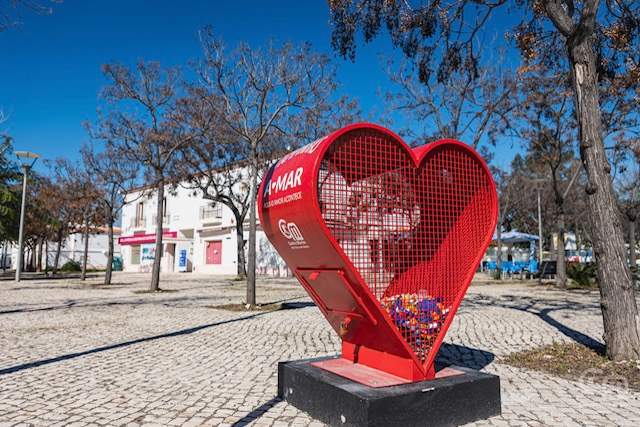 Estructuras en forma de corazón localizadas en Castro Marim y Altura