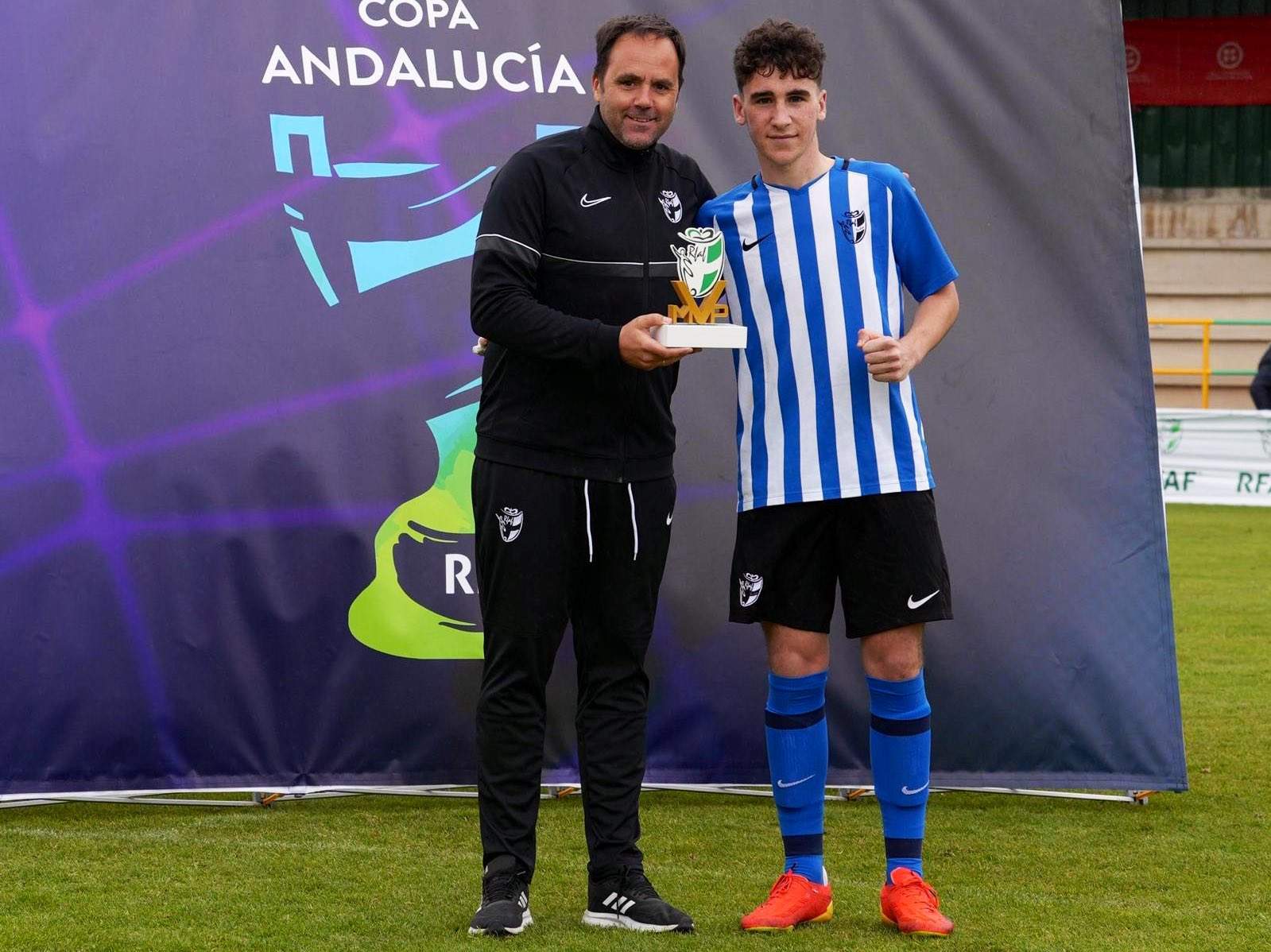 El recreativista Álvaro Alcaide, MVP del torneo.