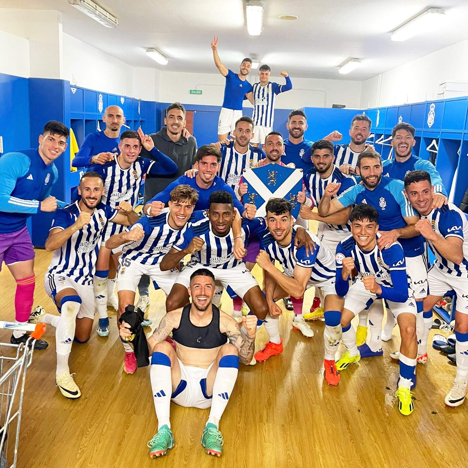 La felicidad del vestuario albiazul.