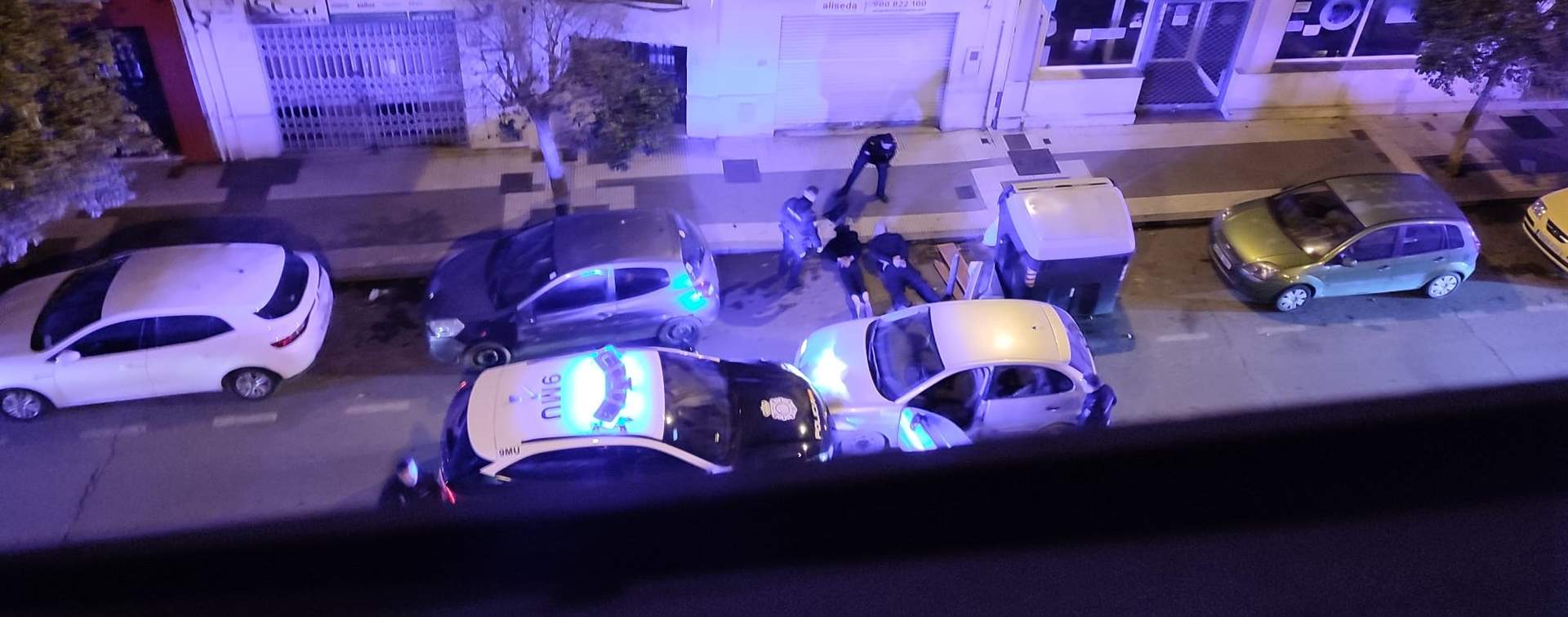 Detenciones en Santiago Apóstol, junto a la Comisaría de la Policía Nacional