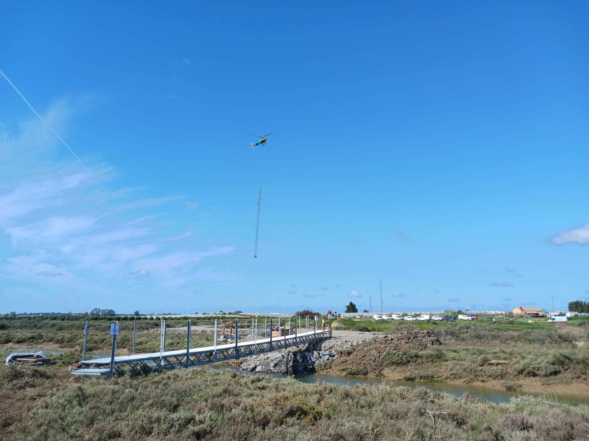 Puente instalado por la UME para facilitar el acceso