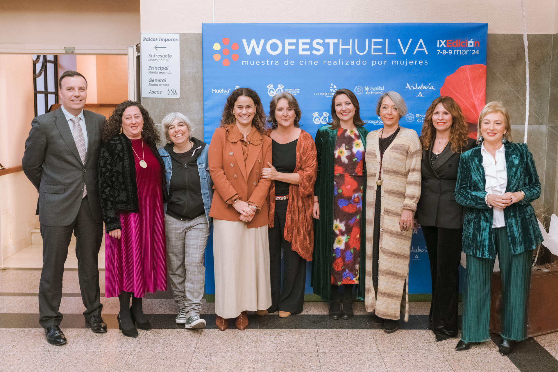 Directora y autoridades en la inauguración