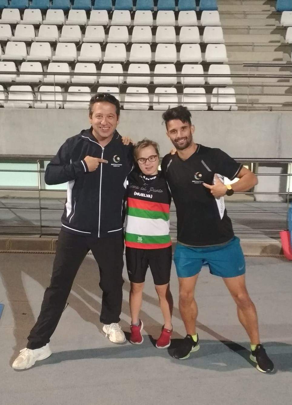 Con el entrenador Juan Rangel y la atleta Blanca Betanzos