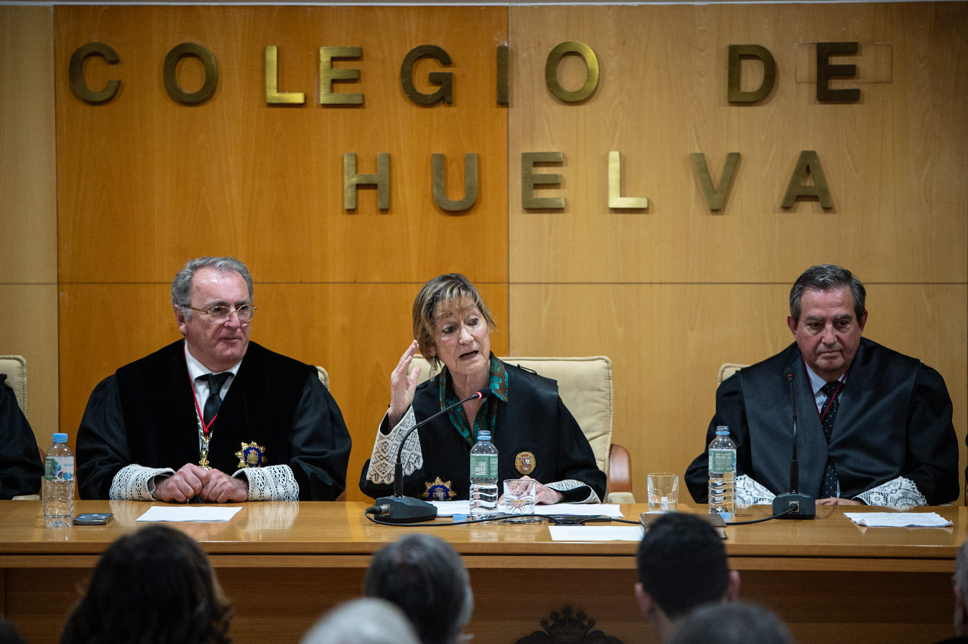 Mesa presidencial del acto