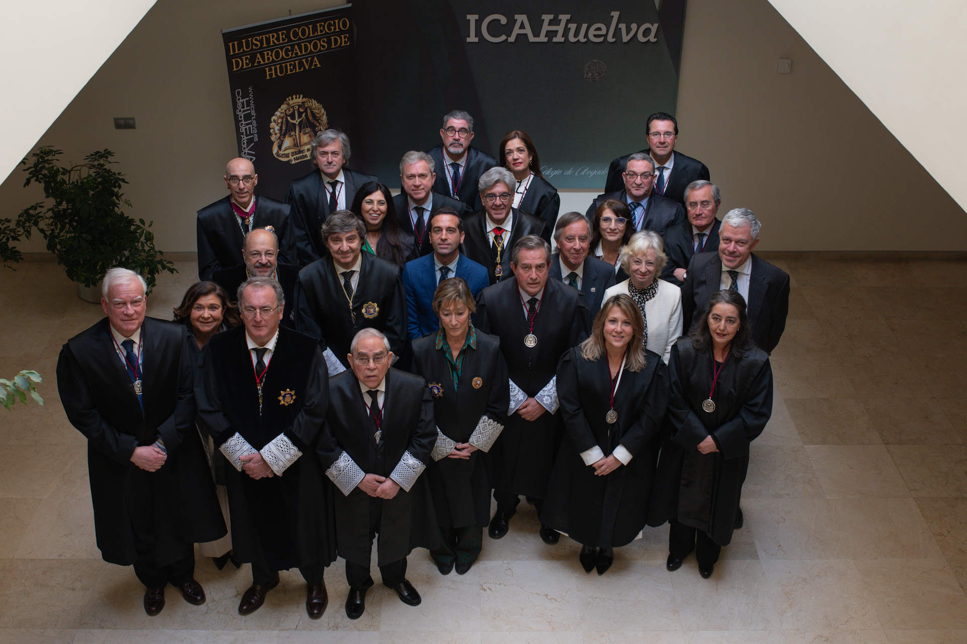 Foto de familia del acto celebrado en el ICA Huelva