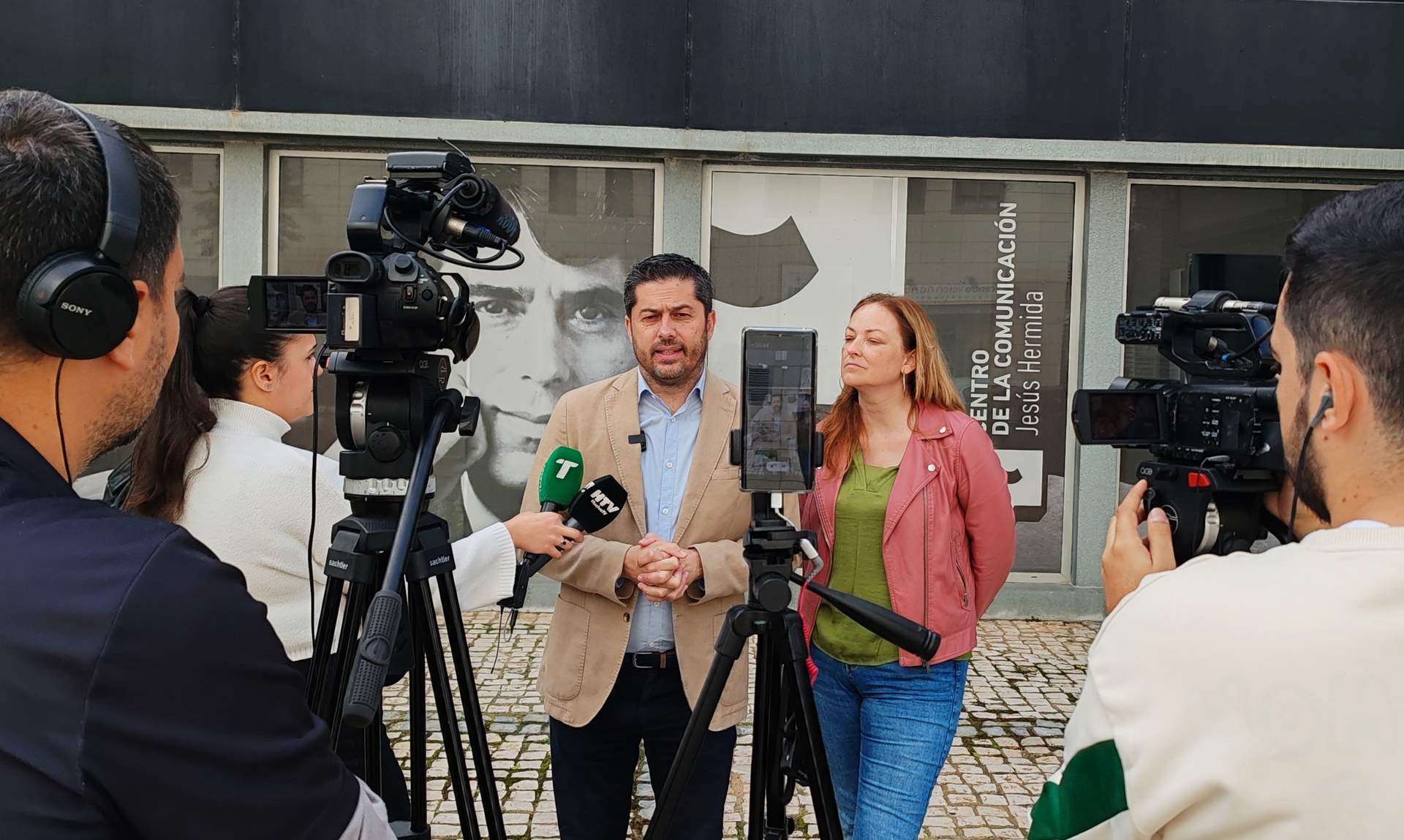 Rueda de prensa en el centro Jesús Hermida