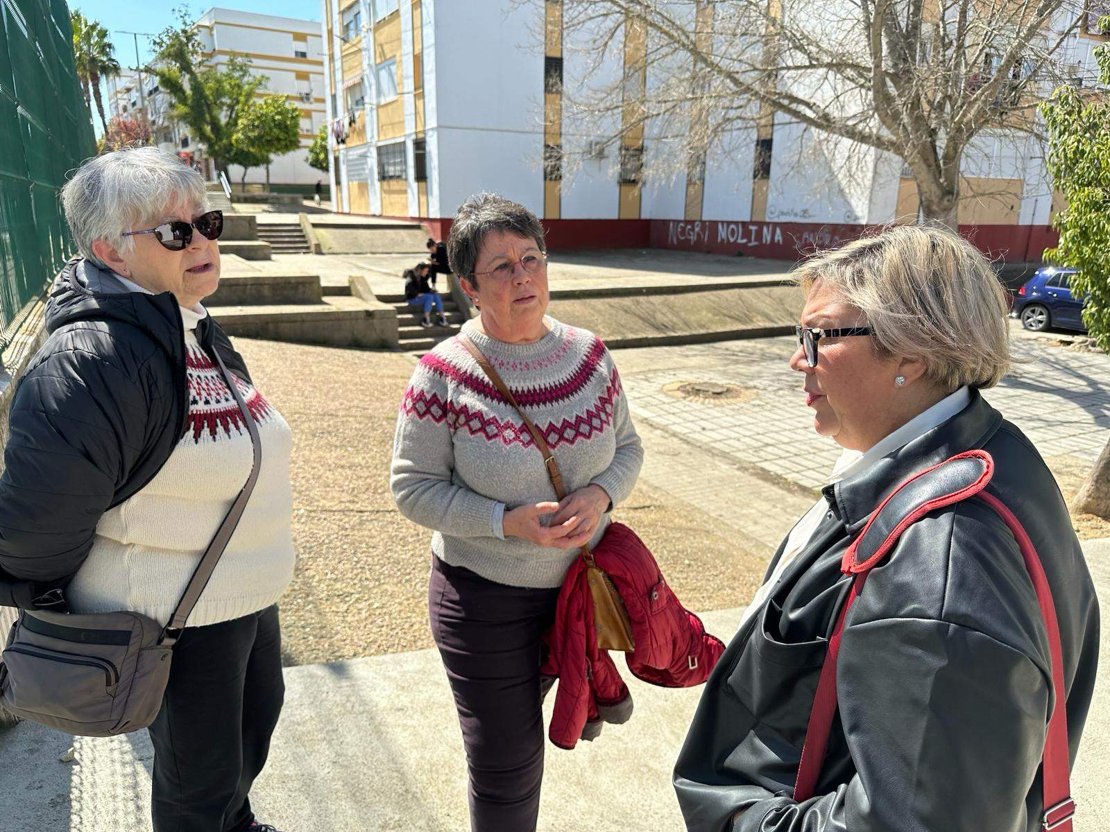 Mónica Rossi, junto a vecinos del Príncipe Juan Carlos