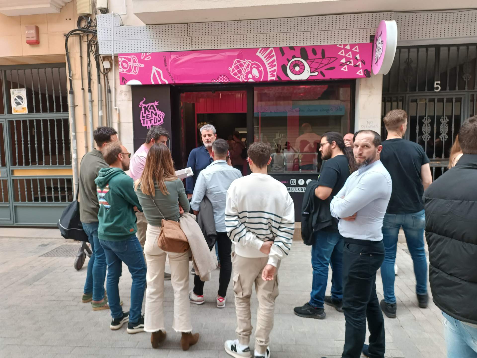 Las colas fueron la nota predominante en la inauguración
