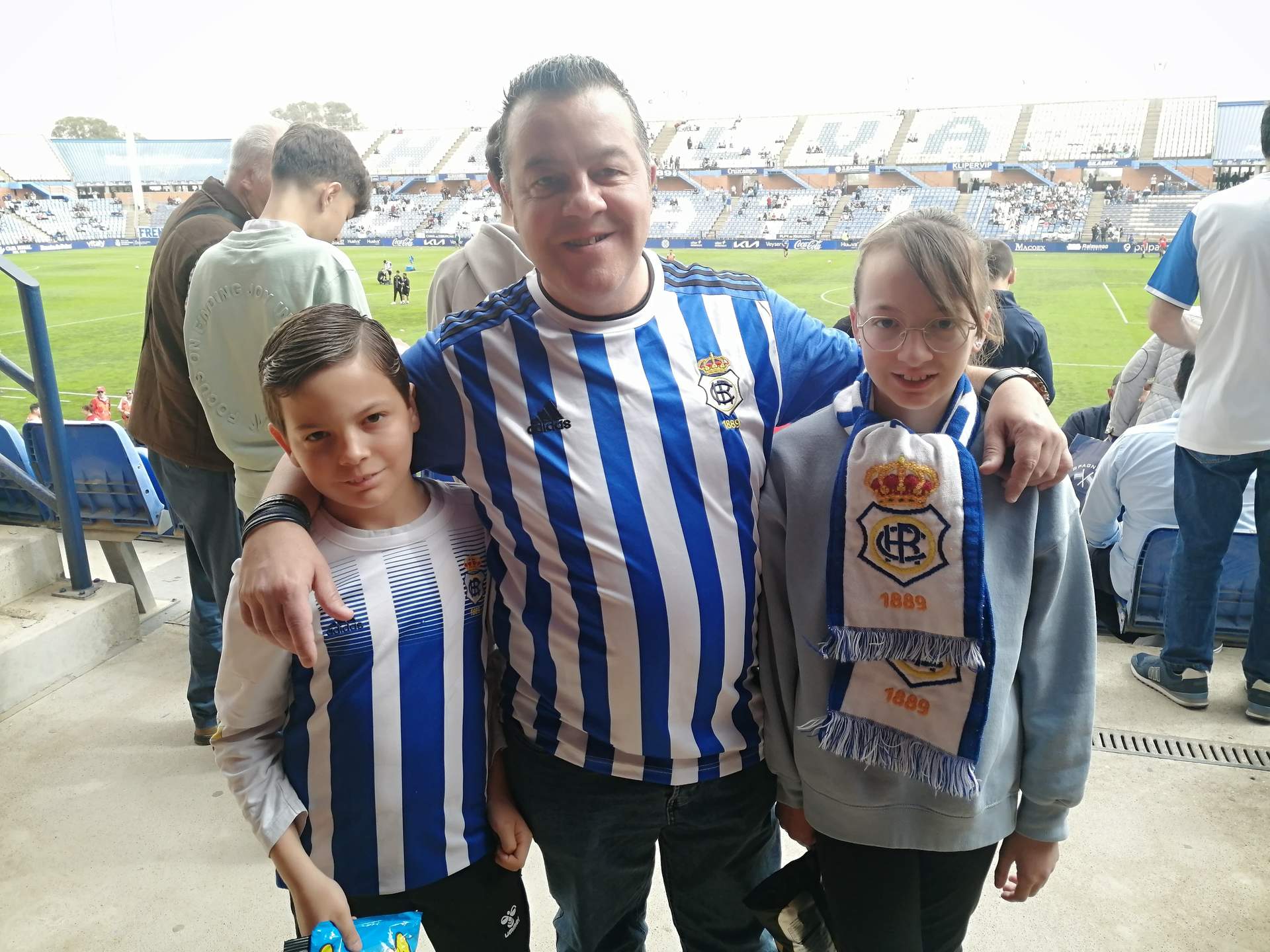Antonio Izquierdo con sus hijos