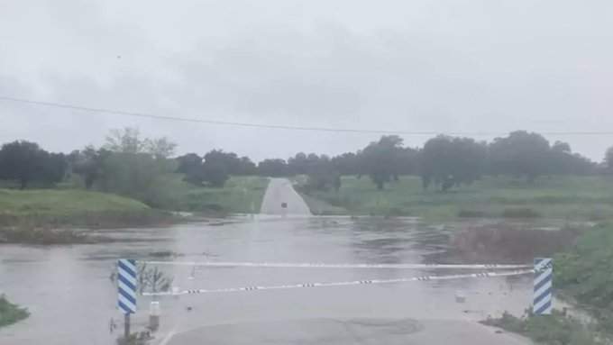 No cruzar por zonas con balsas de agua o arroyos