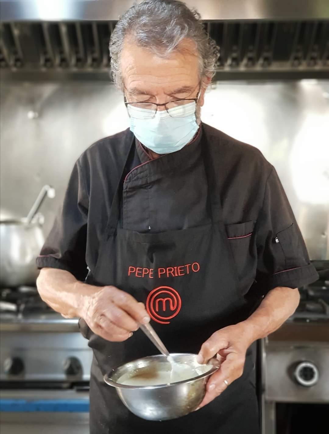 En plena faena en la cocina