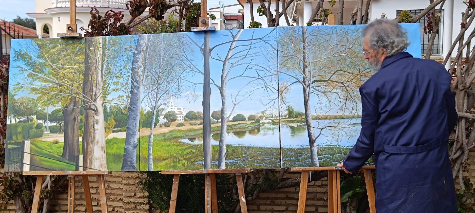 Pepe junto a una de sus pinturas