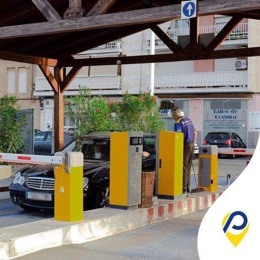 Una de las entradas a las instalaciones cuestionadas