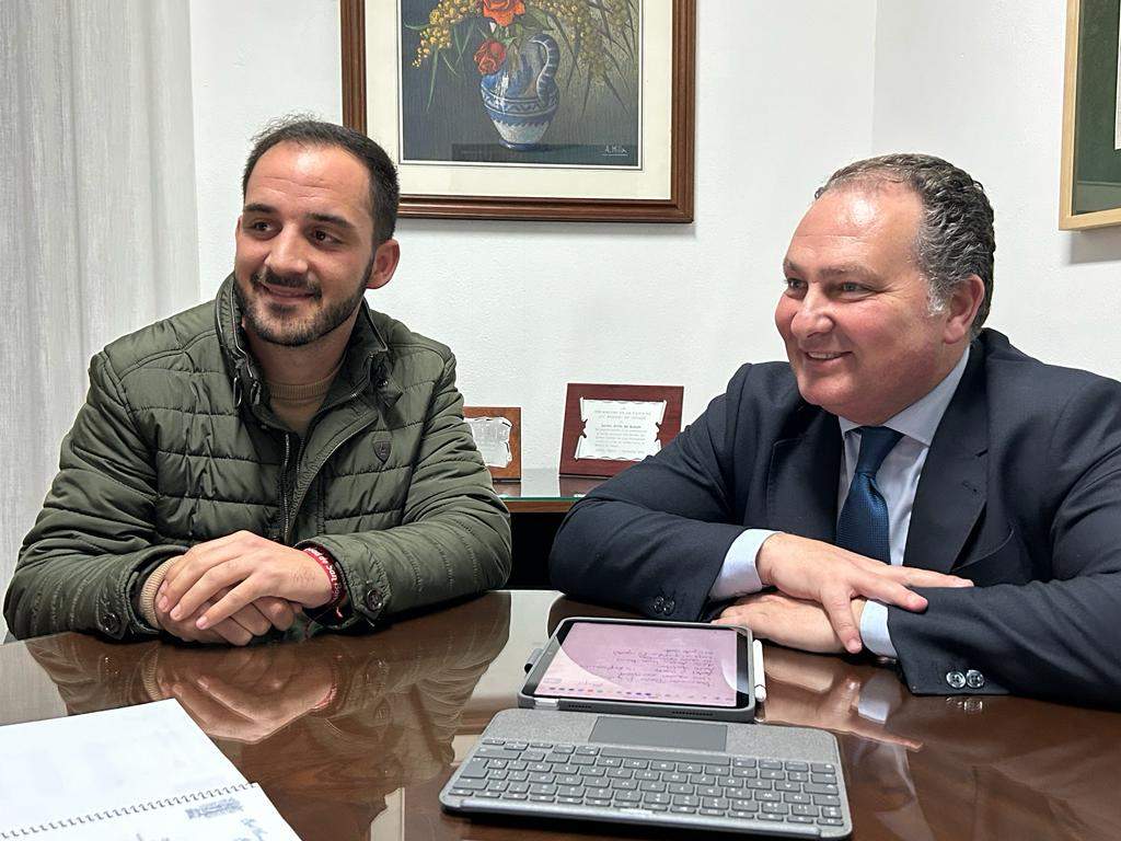 Momento de la reunión con el presidente de la Diputación de Huelva