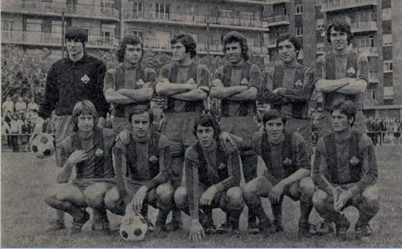Castel en sus inicios con el filial del Barcelona, donde se le puede ver junto al defensa Macizo que también militó en las filas del Recre
