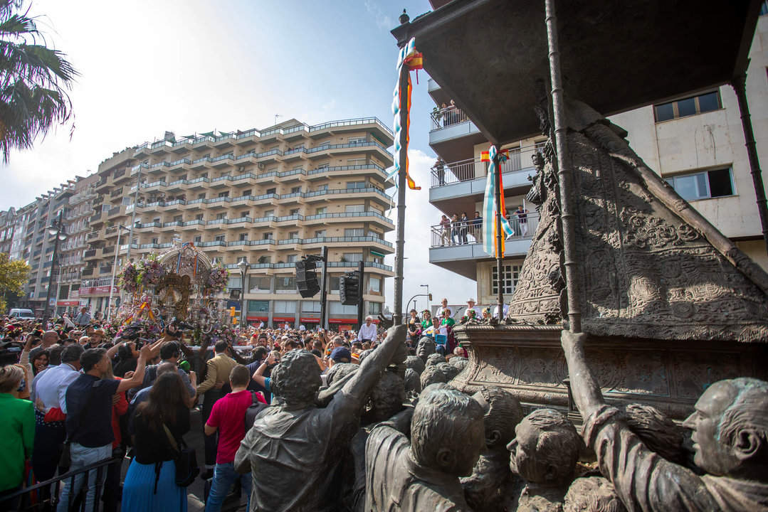 Salida Emigrantes Monumento