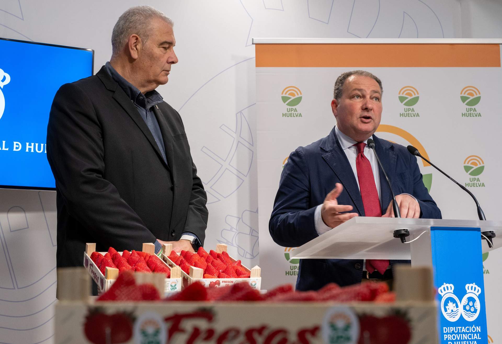 Campaña #yo como fresas de Huelva llega a la Diputación