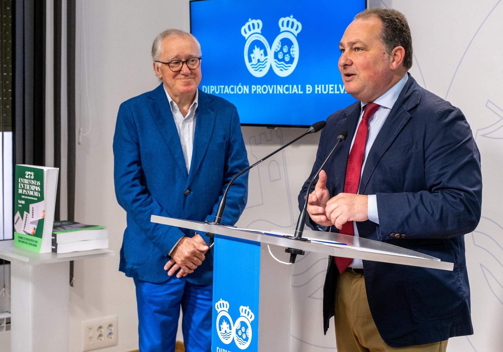 Toscano, junto a Camacho Malo, en un momento de la presentación