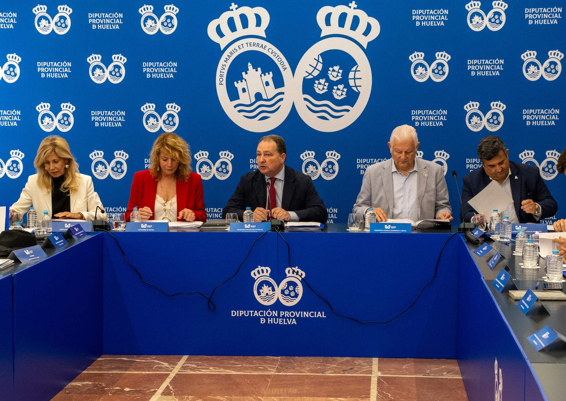 Mesa presidencial de la comisión