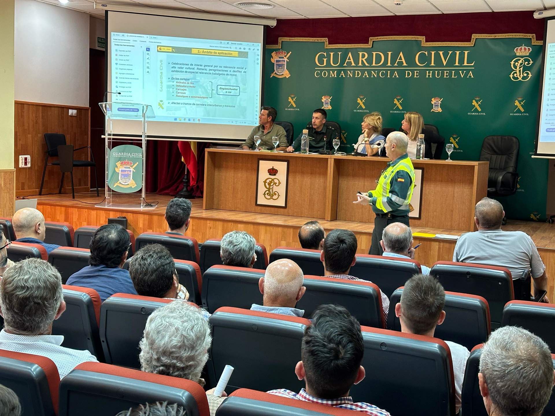 Charla explicativa sobre la normativa e instrucciones que deben respetar las comitivas rocieras, vehículos y carruajes y caballerías