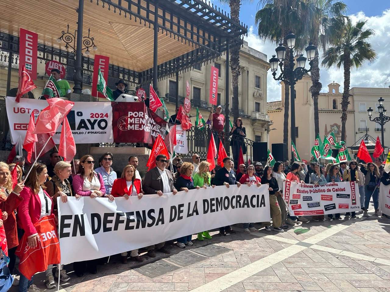 Integrantes de partidos de izquierda, en el 1º de Mayo onubense