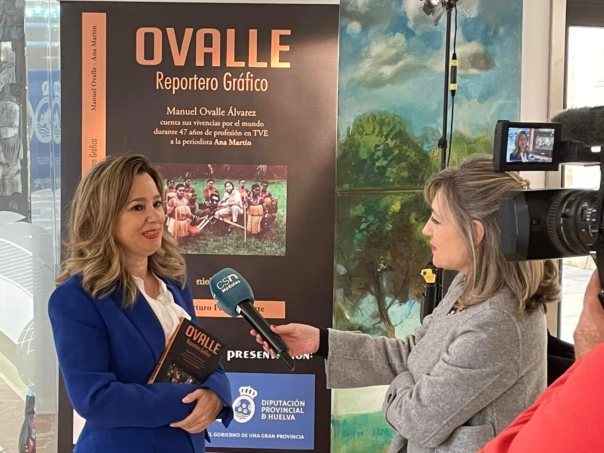Ana Martín atiende a los medios