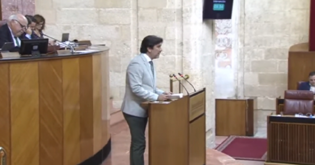 Enrique-Gavino, PSOE, en el Parlamento